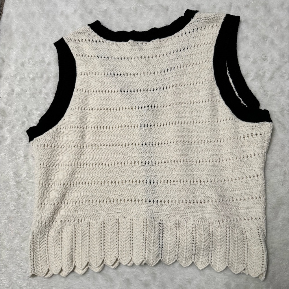 NWT- Torrid Contrast Trim Pointelle Sweater Tank Top in Whisper White - Picture 4 of 12